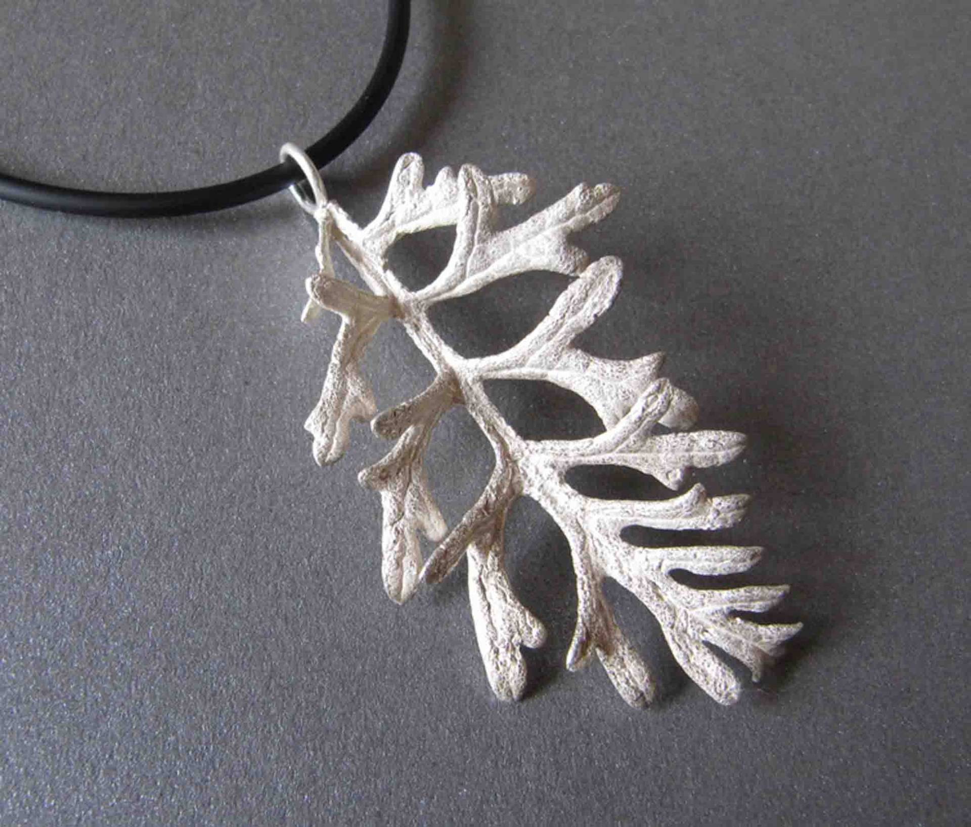 Halskette Mit Gegossenem Dusty Miller Blatt in Sterling Silber von MoonSilverStudio