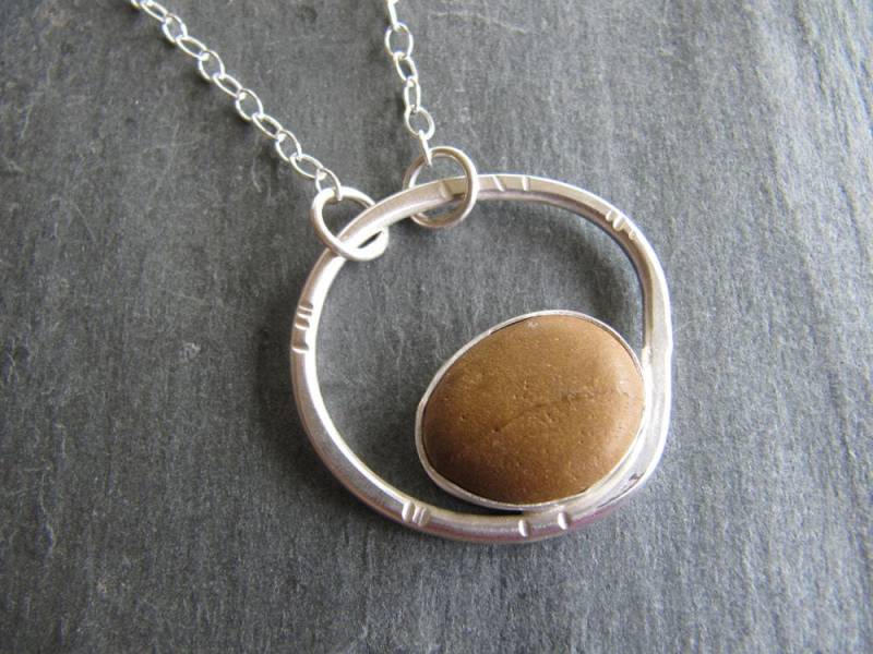 Pebble Beach Und Sterling Silberanhänger von MoonSilverStudio