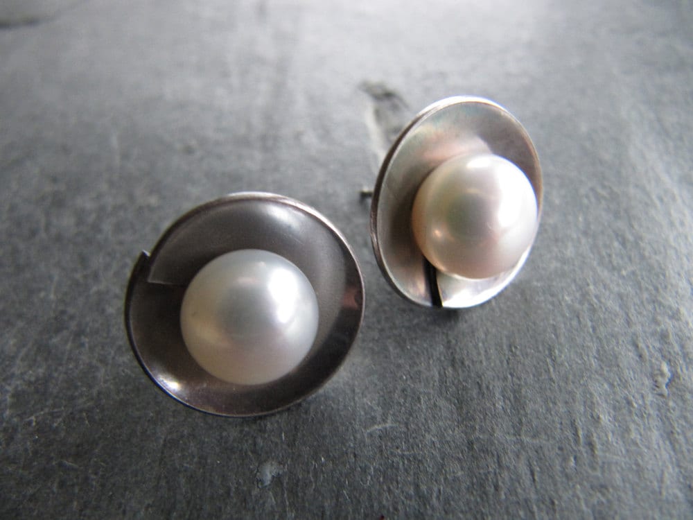 Perlen Und Sterling Silber Post Ohrringe von MoonSilverStudio