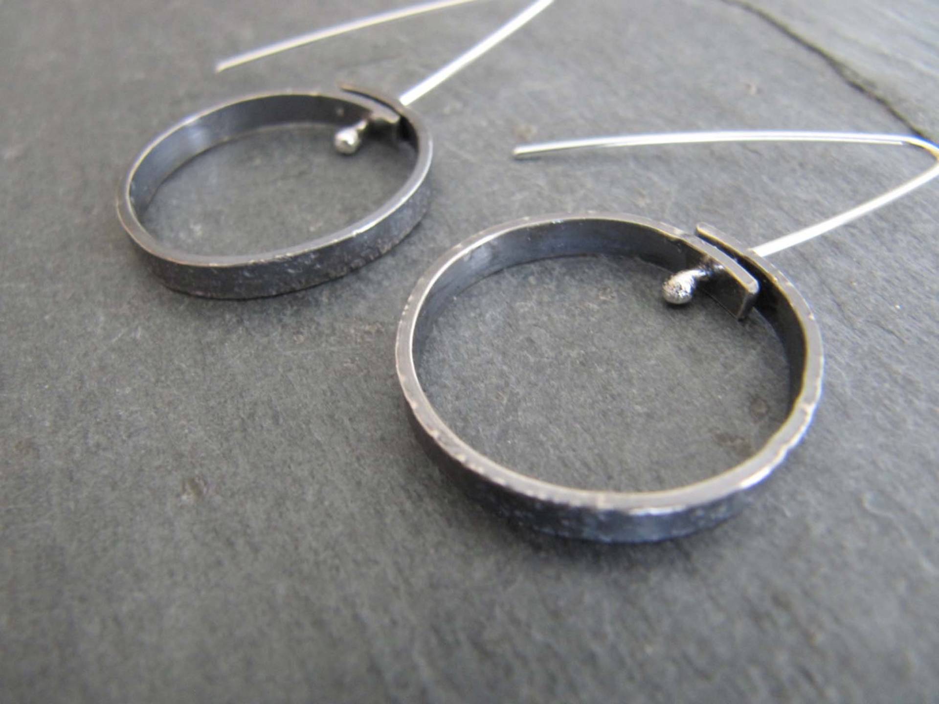 Strukturierte Hoop Ohrringe Aus Sterling Silber von MoonSilverStudio