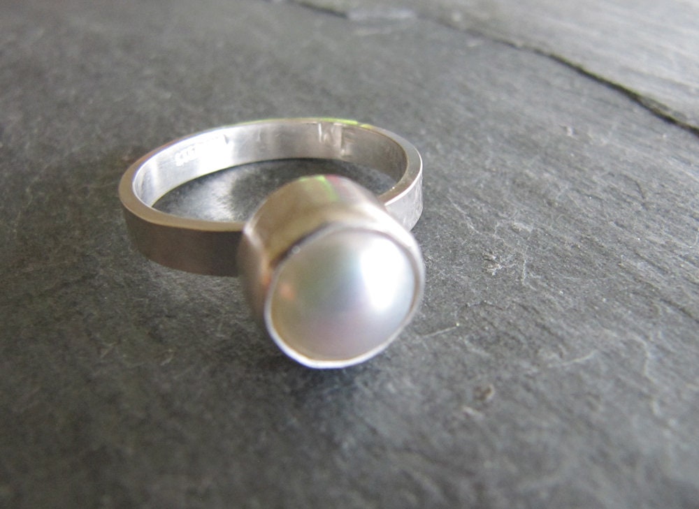 Super Einfache Weiße Perle Ringgröße 7 von MoonSilverStudio