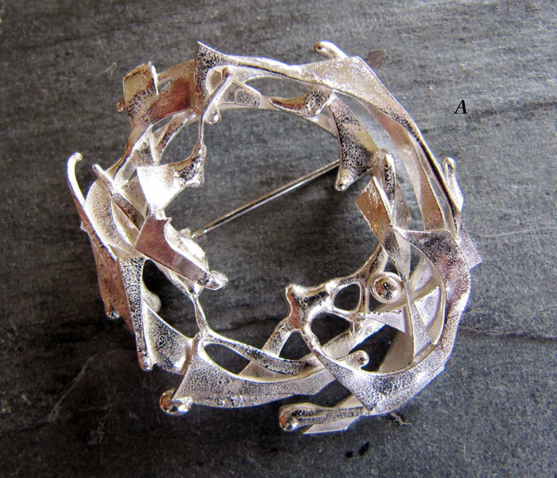 sterling Silber Kranz Broschen, Weihnachts-Pins von MoonSilverStudio