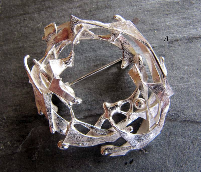 sterling Silber Kranz Broschen, Weihnachts-Pins von MoonSilverStudio