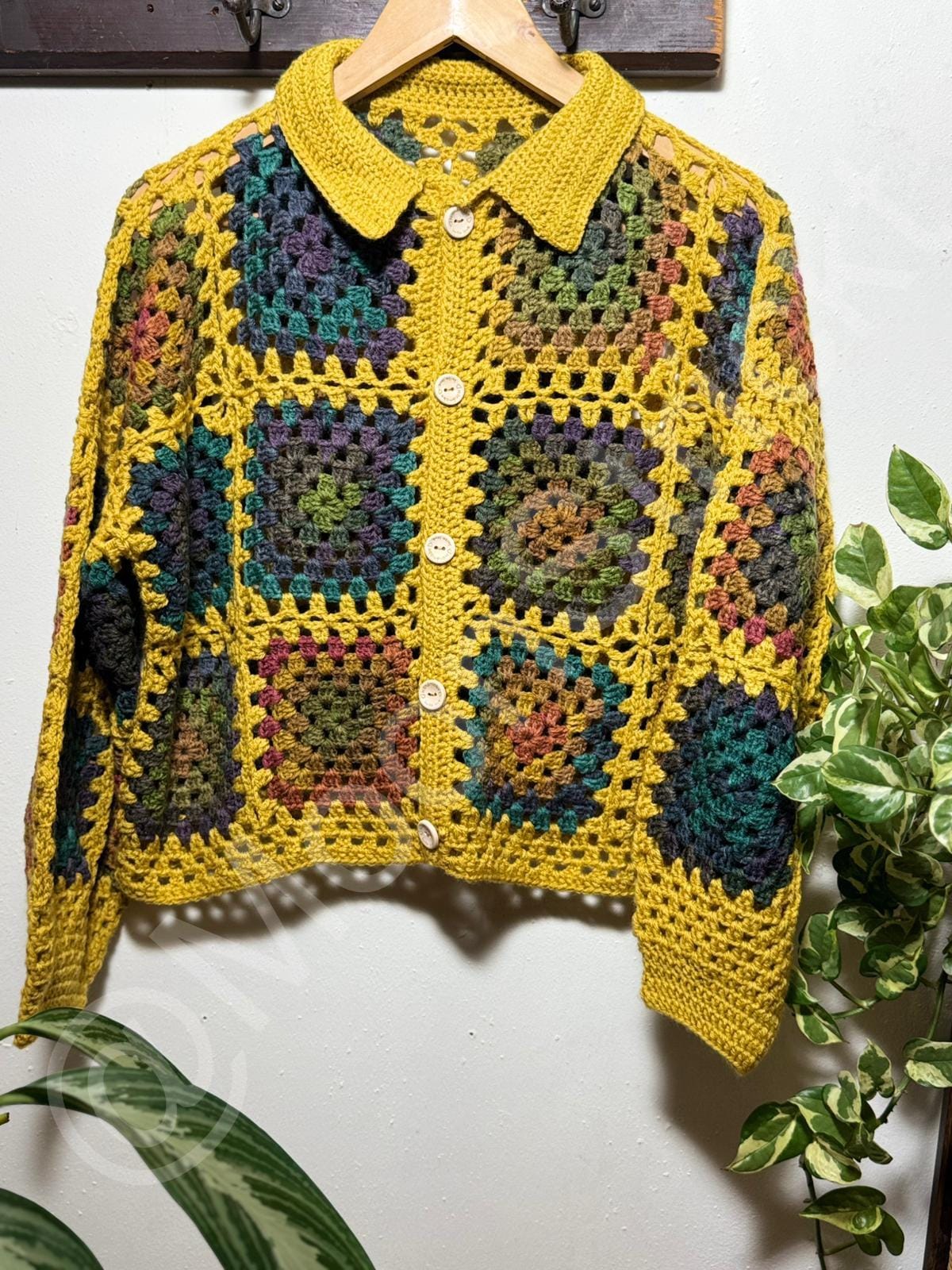 Handgefertigte Gehäkelte Strickjacke Mit Neuem Patchwork-Design | Oma Quadrat Häkeln Handgemachte Frauen |Weicher Oversize Cardigan|Moonstrickt von MoonStrickt