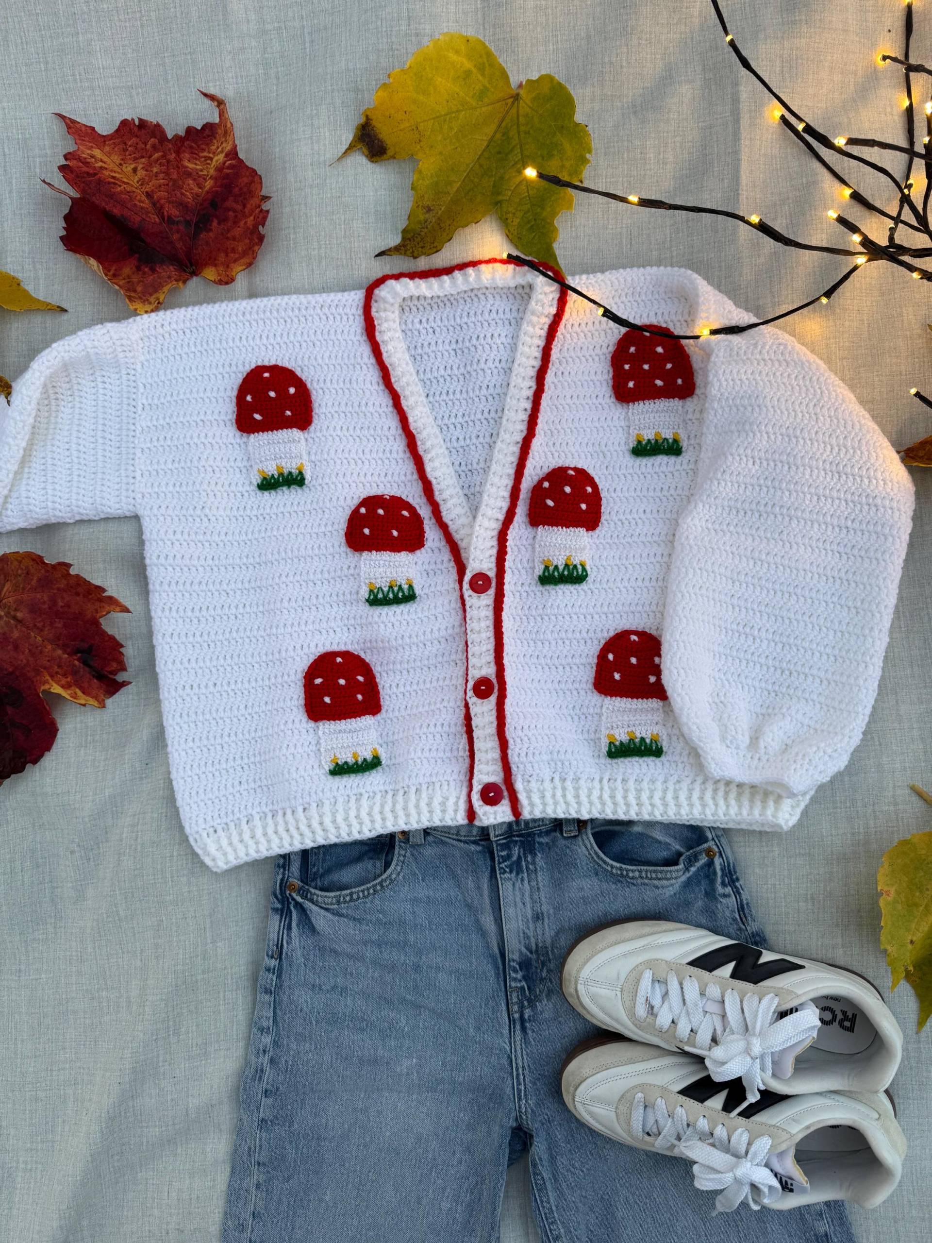 Handgefertigte Gehäkelte Strickjacke Mit Pilz-Design | Weicher Oversize Cardigan Handgemachte Frauen Bunte Strickmode Mondstrickt von MoonStrickt