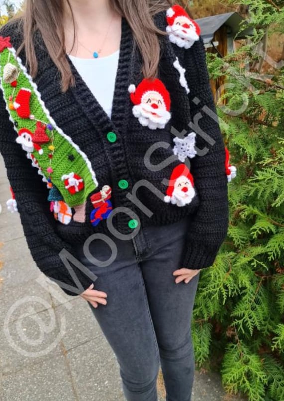 Handgefertigte Gehäkelte Strickjacke Mit Weihnachten/Neujahr Design | Weicher Oversize Cardigan Frauen Bunte Strickmode Mondstrickt von MoonStrickt