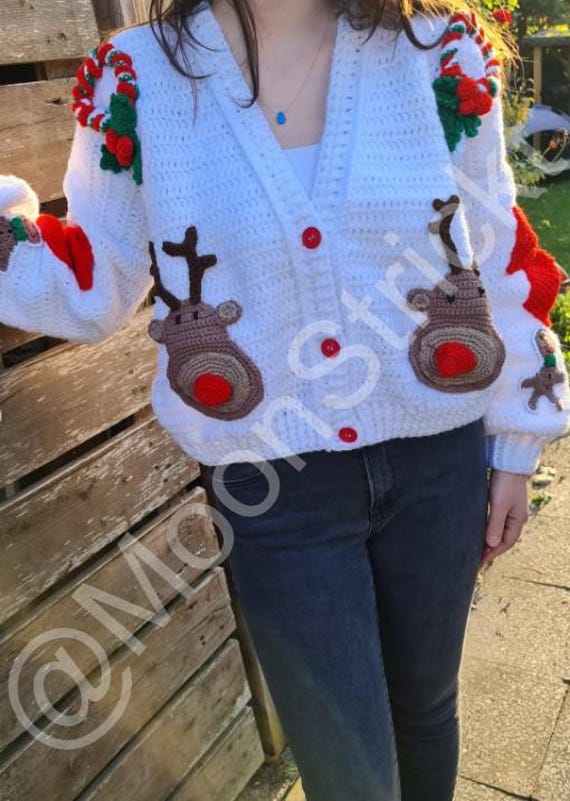 Handgefertigte Gehäkelte Strickjacke Mit Weihnachtsdesign | Weicher Oversize Cardigan Handgemachte Frauen Bunte Strickmode Mondstrickt von MoonStrickt