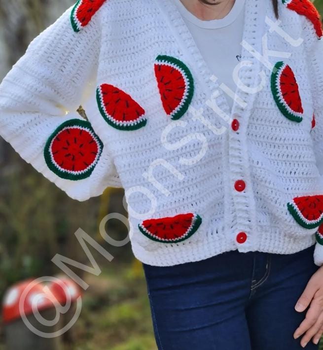 Handgemachte Gehäkelte Strickjacke Mit Wassermelonen-Design | Weicher Oversize Cardigan Frauen Bunte Strickmode Mondstrickt von MoonStrickt
