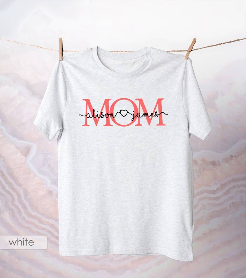 Personalisierte Mama Tshirt/Kinder Namen Bekleidung Benutzerdefinierte Kleidung Muttertagsgeschenk Weiß Schwarz Grau Tshirt Neue Kurzarm-Top von MoonStyleStudio