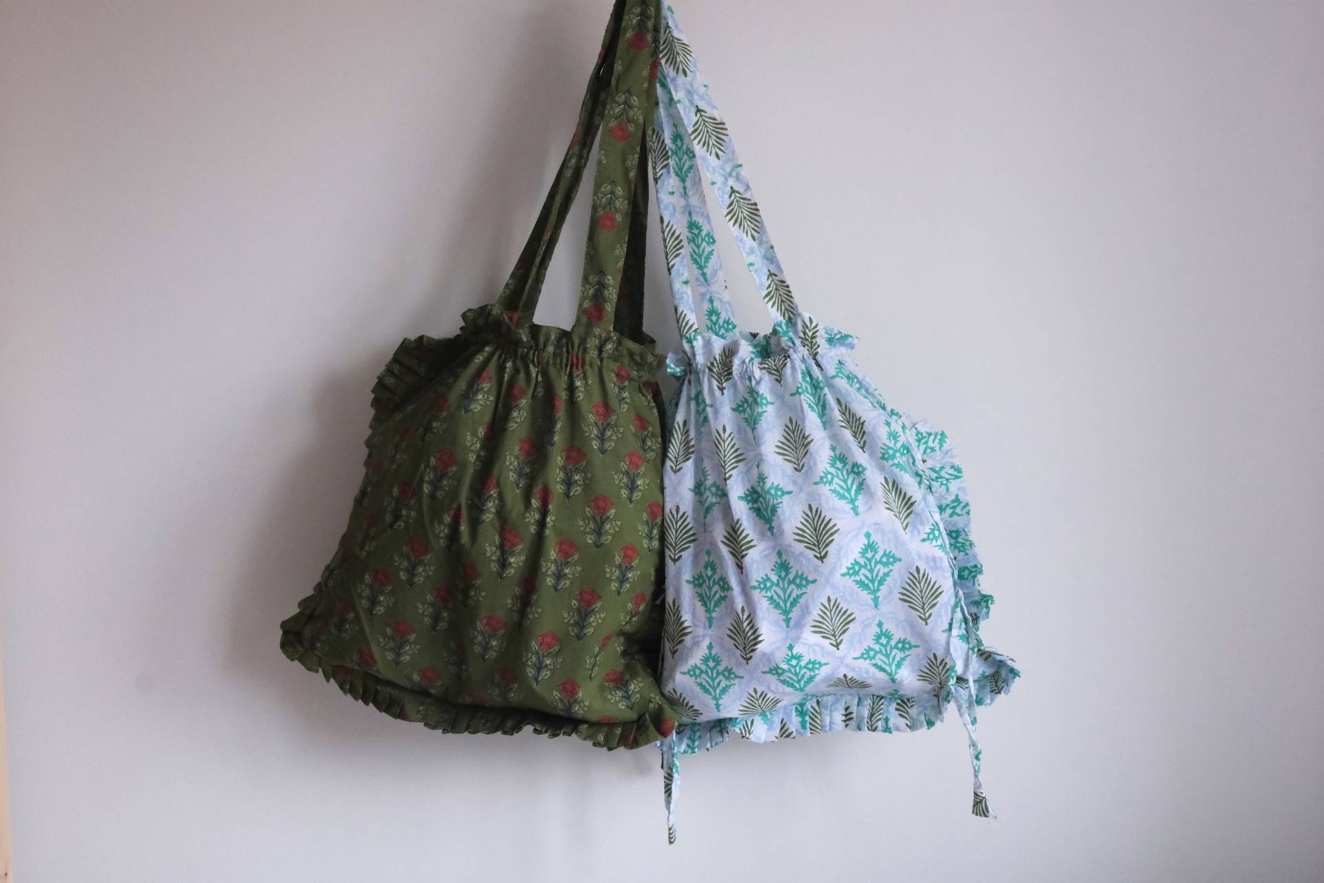 Plissee Tasche, Rüschen Tragetasche, Block-Print Floral Tragetasche Canvas Plissee Tasche, Rüschen Tragetasche, Block-Print Floral Tragetasche Canvas von MoonWaterTreasures
