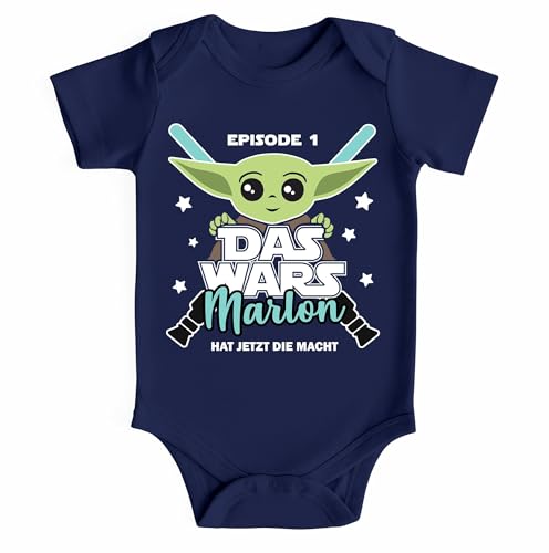 MoonWorks® Babybody personalisiert Wunschname Motiv Baby-Yoda Spruch Lustig Episode 1 Kurzarm Body Bio-Baumwolle Navy 0-3 Monate von MoonWorks
