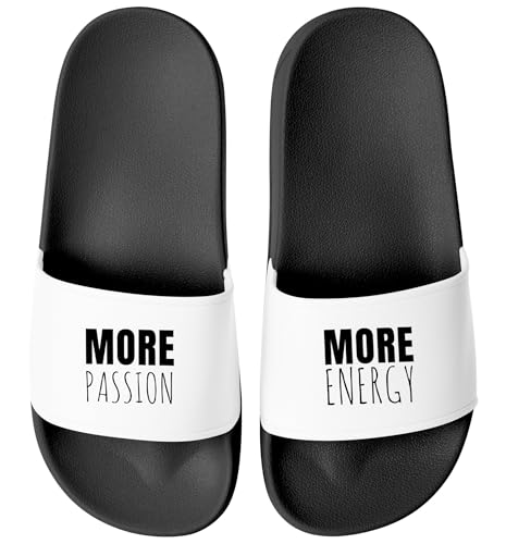 MoonWorks® Badelatschen Unisex mit Print More Passion More Energy für Männer Frauen | Lustige Meme-Schlappen für Alltag Gym Urlaub Schwarz-weiss 43 von MoonWorks