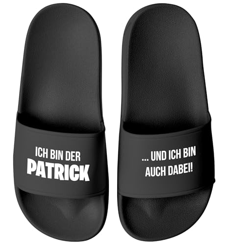 MoonWorks® Badeschlappen Badelatschen Herren personalisiert mit Namen Spruch lustig Ich bin auch dabei Badeschuhe Männer Pool -Party Gadget Schwarz-schwarz 45 von MoonWorks