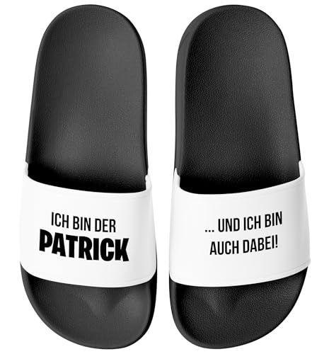 MoonWorks® Badeschlappen Badelatschen Herren personalisiert mit Namen Spruch lustig Ich bin auch dabei Badeschuhe Männer Pool -Party Gadget Schwarz-weiss 45 von MoonWorks