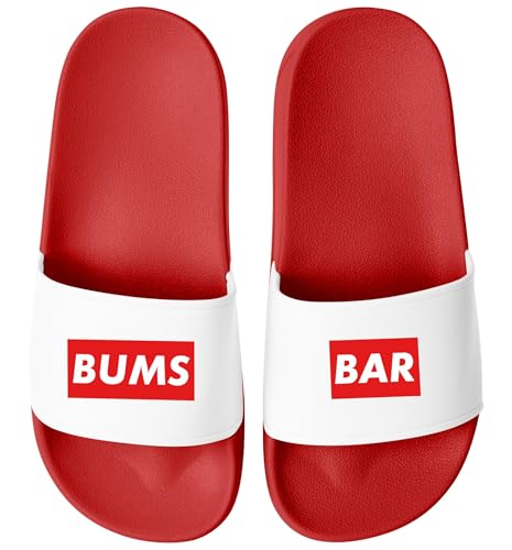 MoonWorks® Herren mit Spruch BUMS BAR –Gadget Malle, Festival JGA Männerurlaub– Witzige Badeschlappen für Urlaub Rot-weiss 44 von MoonWorks