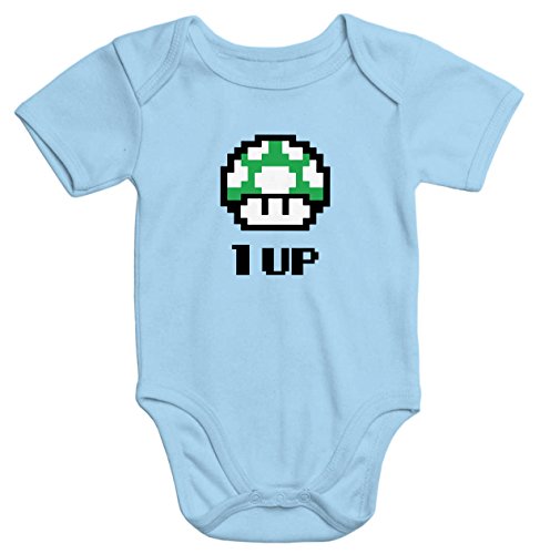 MoonWorks Baby Body Geburtstag Retro Pixel-Pilz 90er Konsole Spiel Level up Bio-Baumwolle hellblau 6-12 Monate von MoonWorks
