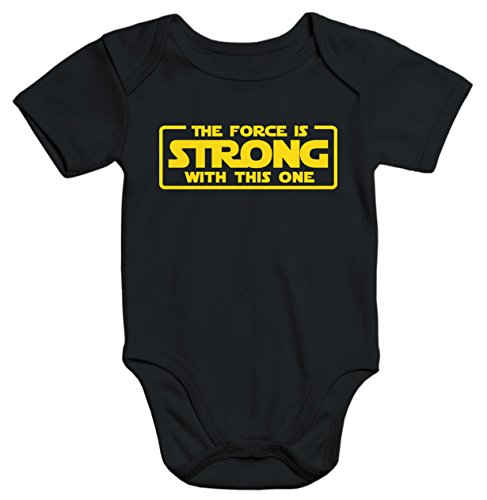 MoonWorks Baby-Body mit The Force is Strong with This one Aufdruck Bio-Baumwolle Kurzarm schwarz-gelb 12-18 Monate von MoonWorks