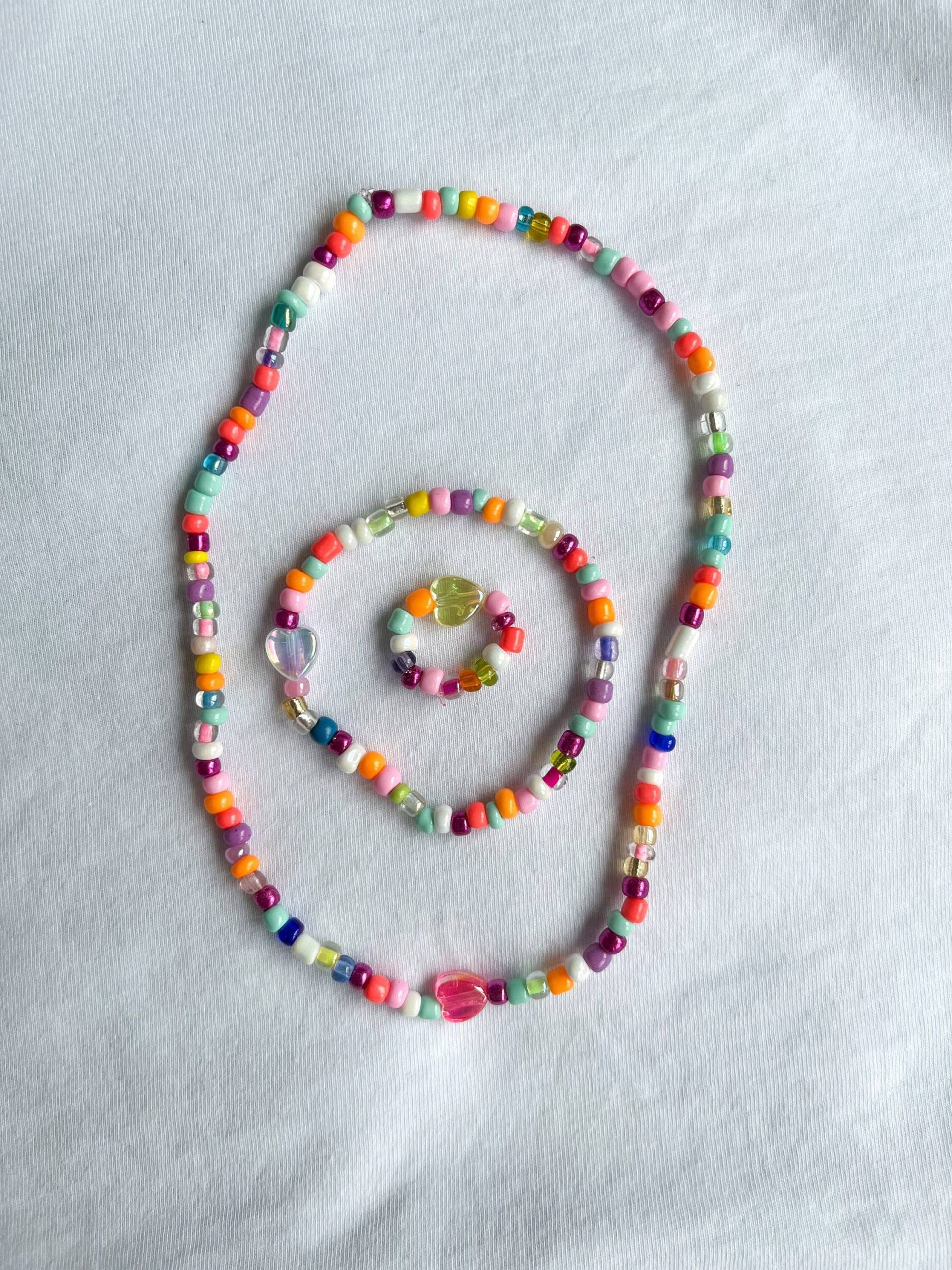 Bunte Kinder Perlenkette Mit Herz, Perlenkette Bunten Perlen, Geschenk Zur Einschulung, Personalisierbare Halskette Für von MoonandEarthbyTea