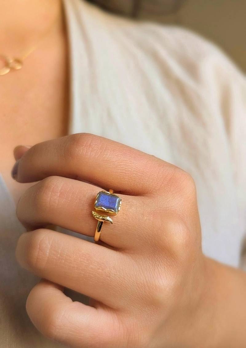 Labradorit Ring | 18K Vergoldung Über Sterlingsilber Verstellbar Geschenke Für Frauen Rechteckiger Stein von MoonandMilkJewelry