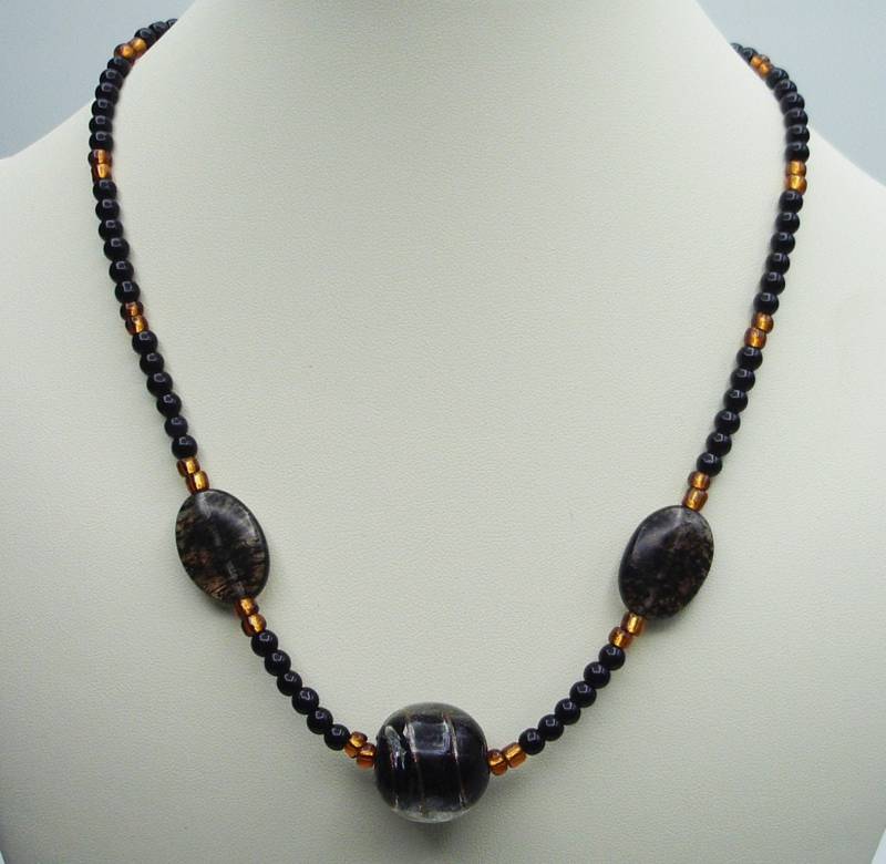 Black & Golden Honey Brown 18 "Halskette Mit Lampwork Glass Und Speckled Akzenten-Brown Schwarze Halskette-Black & Gold Halskette Black & Golden Honey Brown 18 "Halskette Mit Lampwork Glass Und Speckled Akzenten-Brown Schwarze Halskette-Black & Gold Halskette von MoonbeadJewelryUS