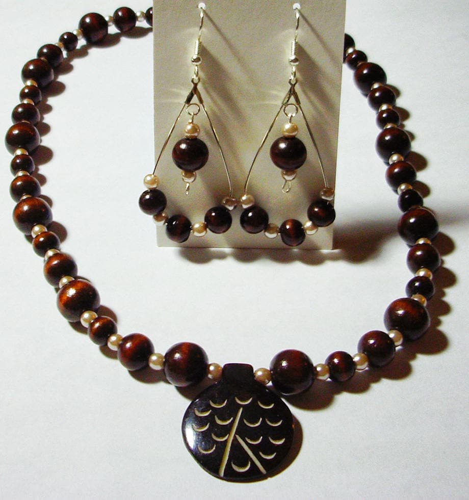 Braune Halskette - Braune Holz Und Glas Perle 18" Kette Mit Knochen Anhänger Passende Ohrringen Ohrringe Set Braune Halskette - Braune Holz Und Glas Perle 18" Kette Mit Knochen Anhänger Passende Ohrringen Ohrringe Set von MoonbeadJewelryUS