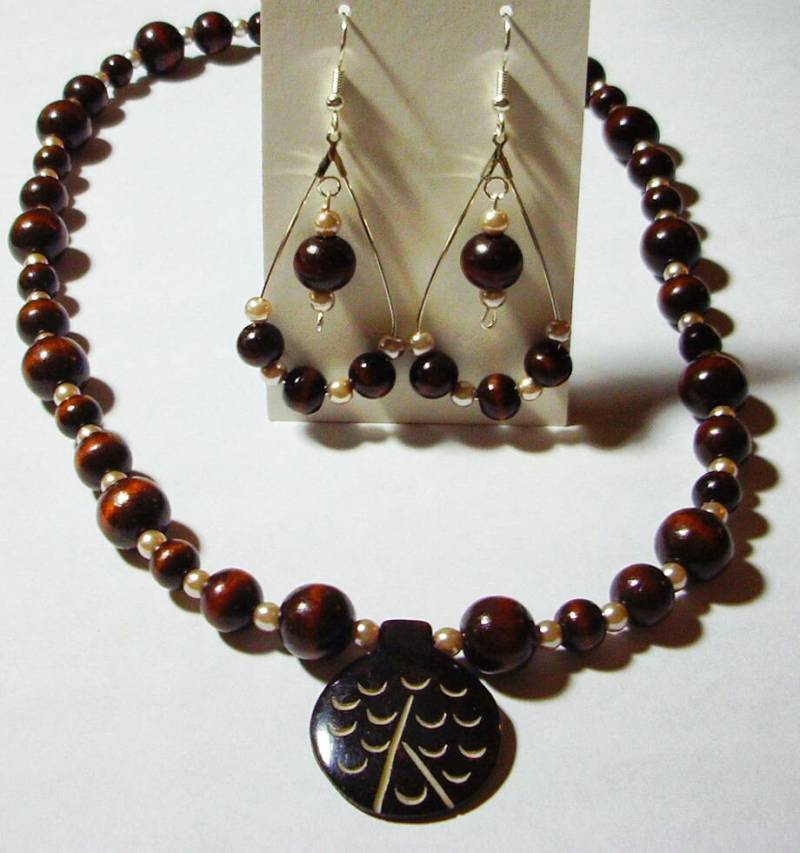 Braune Halskette - Braune Holz Und Glas Perle 18" Kette Mit Knochen Anhänger Passende Ohrringen Ohrringe Set Braune Halskette - Braune Holz Und Glas Perle 18" Kette Mit Knochen Anhänger Passende Ohrringen Ohrringe Set von MoonbeadJewelryUS