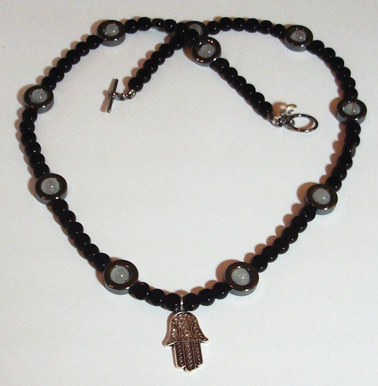 Hamsa Und Hämatit Schwarz Silber Neckkace - Schwarz Perlenkette 20" Mit 1" Zinn Anhänger Heilstein Hamsa Und Hämatit Schwarz Silber Neckkace - Schwarz Perlenkette 20" Mit 1" Zinn Anhänger Heilstein von MoonbeadJewelryUS