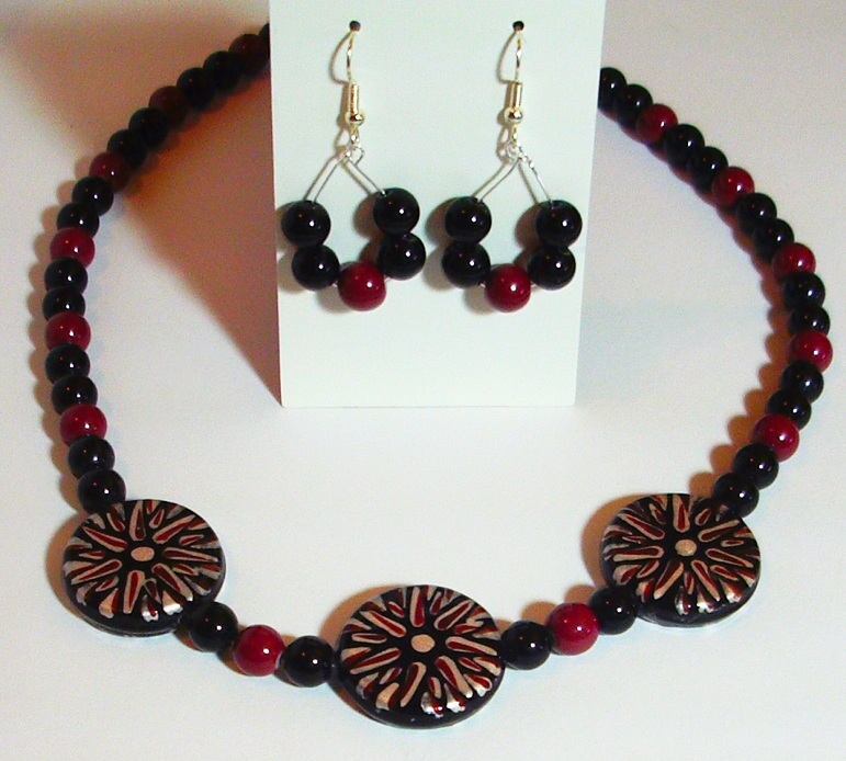 Schwarz Und Rot Perlenkette 18" Mit Handbemalten Glasperlen Ohrringe - Halskette Set Blumen Rot Silber Schwarz Und Rot Perlenkette 18" Mit Handbemalten Glasperlen Ohrringe - Halskette Set Blumen Rot Silber von MoonbeadJewelryUS