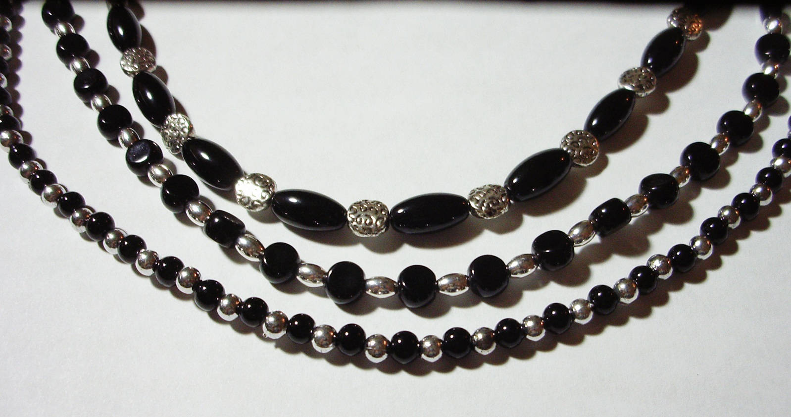 Schwarz Und Silber - Perlen Halskette 3-strang Tri-strang Multistrand Anweisung 17 Bis 21 Zoll Schwarz Und Silber - Perlen Halskette 3-strang Tri-strang Multistrand Anweisung 17 Bis 21 Zoll von MoonbeadJewelryUS