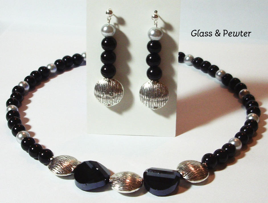 Schwarz Und Silber Satz - Zinn Glas Perle Akzente 17" Perlen Halskette Mit Ohrringen Ohrringe Set Schwarz Und Silber Satz - Zinn Glas Perle Akzente 17" Perlen Halskette Mit Ohrringen Ohrringe Set von MoonbeadJewelryUS