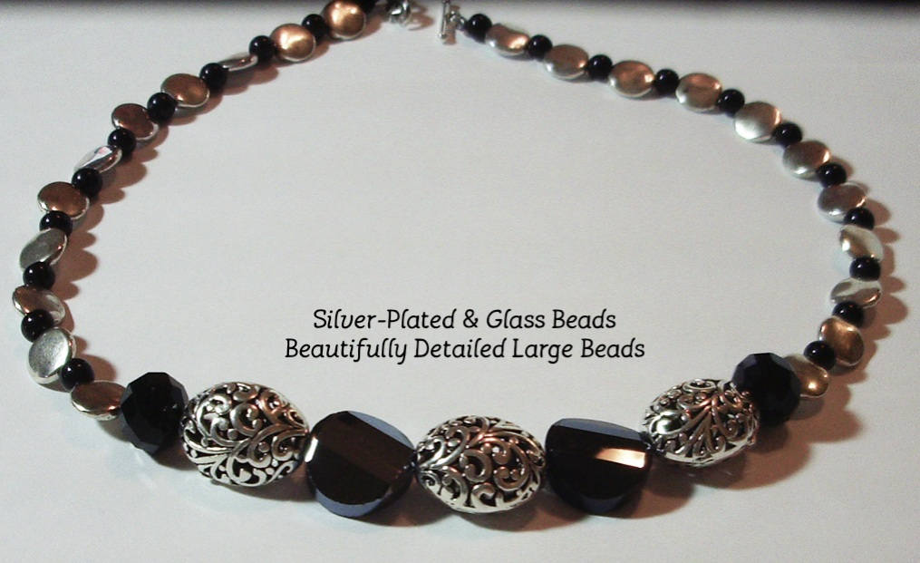 Schwarze Und Silberne 19-Zoll-Halskette Mit Glas-, Zinn - Versilberten Perlen Schwarze Und Silberne 19-Zoll-Halskette Mit Glas-, Zinn - Versilberten Perlen von MoonbeadJewelryUS