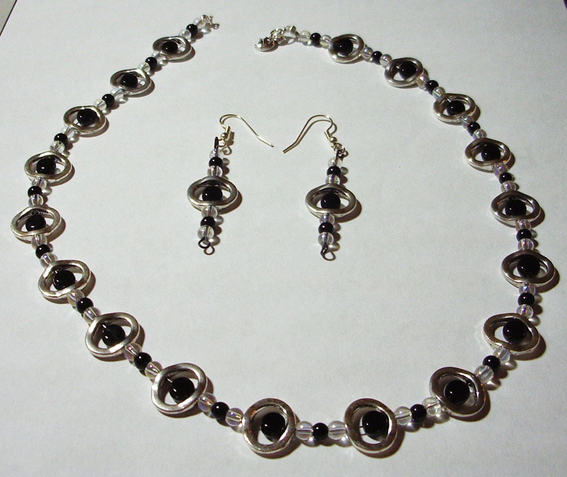 Silber Und Schwarze Halskette - 18-Zoll Perlenkette Ohrringe Set Schwarz Elegante Silber Und Schwarze Halskette - 18-Zoll Perlenkette Ohrringe Set Schwarz Elegante von MoonbeadJewelryUS