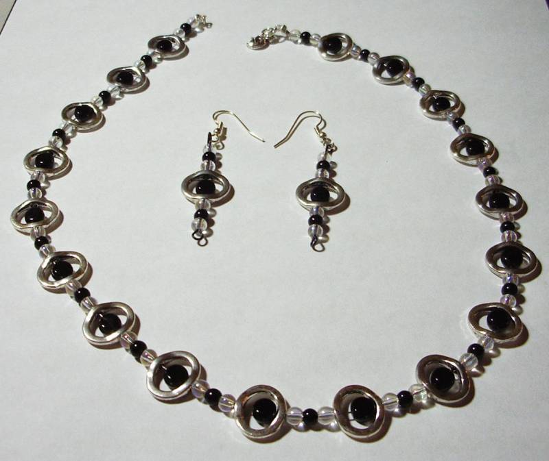 Silber Und Schwarze Halskette - 18-Zoll Perlenkette Ohrringe Set Schwarz Elegante von MoonbeadJewelryUS