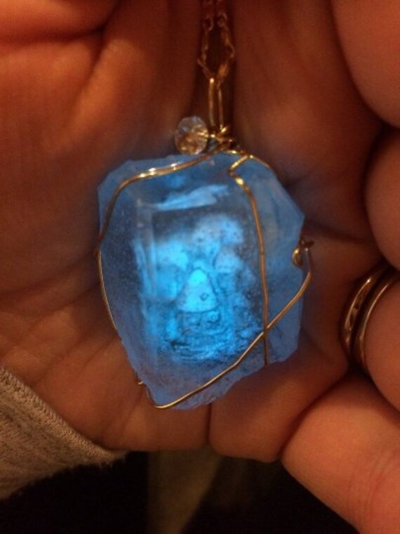 Feenschloss in Einem Kristall Leuchtende Eingefroren Kristallfee Kristallkette Goldene Halskette Feenschloss in Einem Kristall Leuchtende Eingefroren Kristallfee Kristallkette Goldene Halskette von MoonbranchDesigns