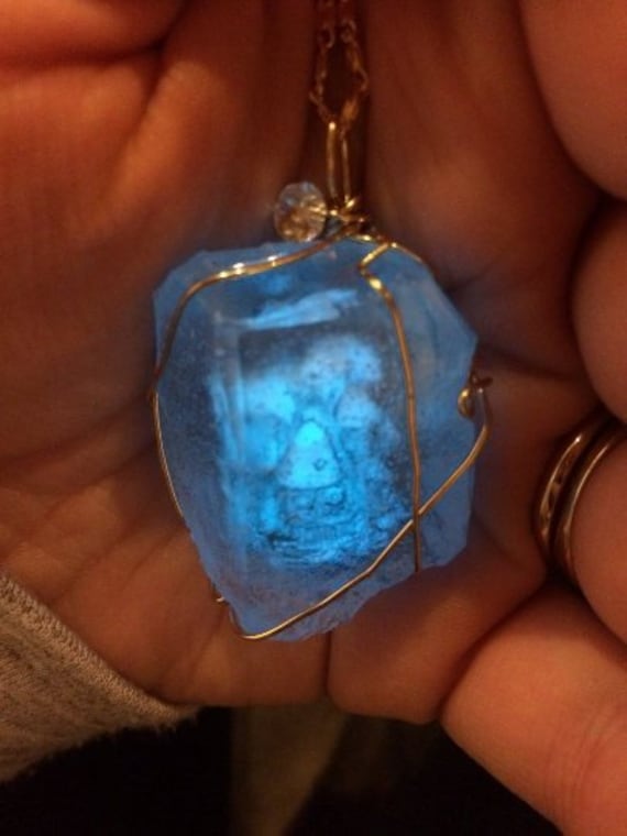 Feenschloss in Einem Kristall Leuchtende Eingefroren Kristallfee Kristallkette Goldene Halskette von MoonbranchDesigns