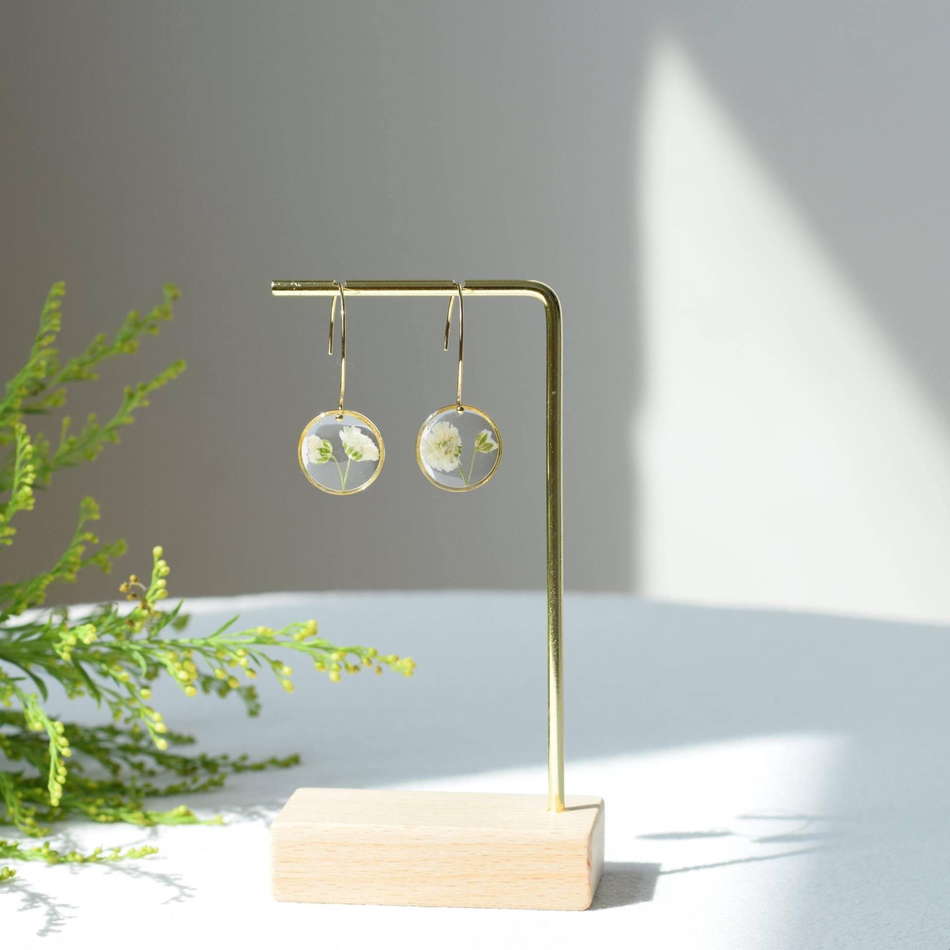 14K Gold Handgemachte Echte Gepresste Blumen Ohrringe, Runde Gypsophila Getrocknete Blume Harz Perfekte Geburtstagsgeschenke Für Sie 14K Gold Handgemachte Echte Gepresste Blumen Ohrringe, Runde Gypsophila Getrocknete Blume Harz Perfekte Geburtstagsgeschenke Für Sie von MooncfCraft