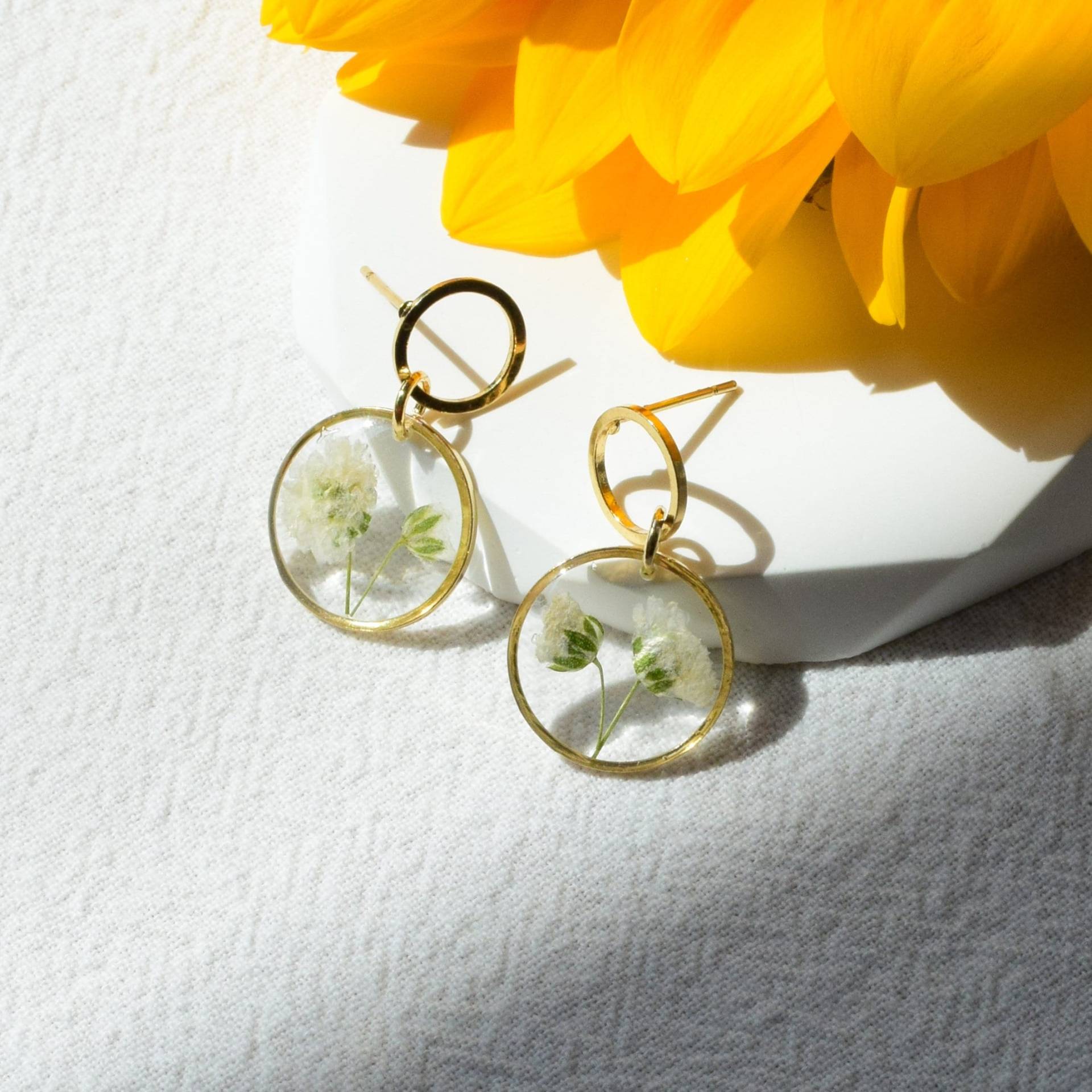 14K Gold Handgemachte Echte Gepresste Blumen Ohrringe, Trockene Gypsophila Resin Baumeln Tropfen Hochzeit Perfekte Geschenke Für Sie 14K Gold Handgemachte Echte Gepresste Blumen Ohrringe, Trockene Gypsophila Resin Baumeln Tropfen Hochzeit Perfekte Geschenke Für Sie von MooncfCraft