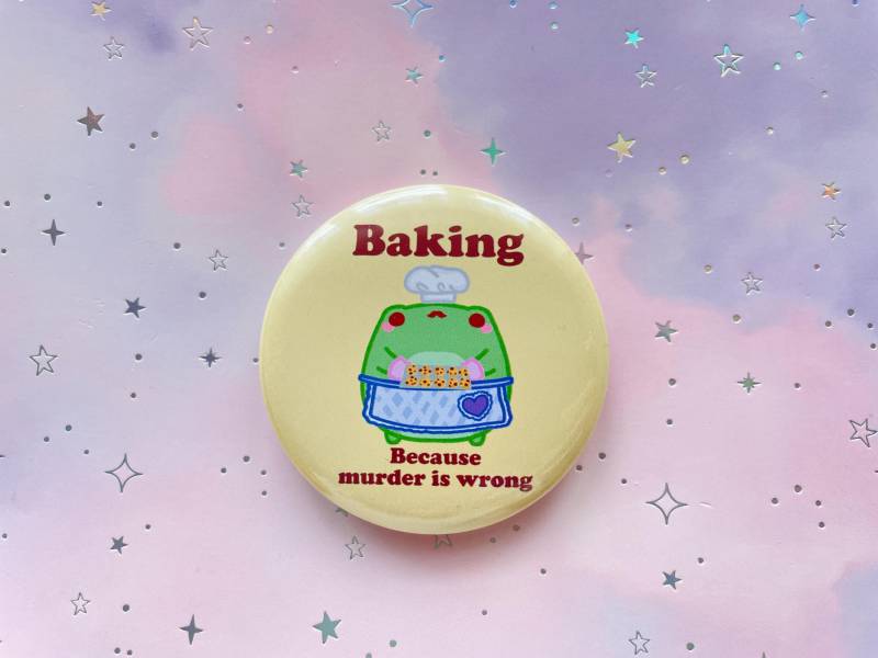 Cake Frog Button Kawaii Baking Froggy Moustache Badge Acryl Brosche Small Gift von MoondropAtelier