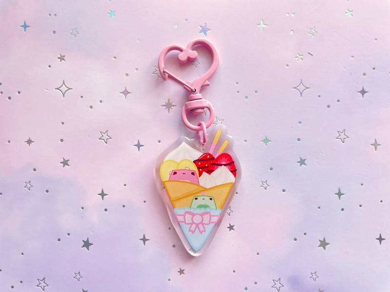 Kawaii Frog Crepe Keychain | Transparent Acryl Meme Froggy Gift L With Strawberry Cream Dessert Art Acrylic von MoondropAtelier
