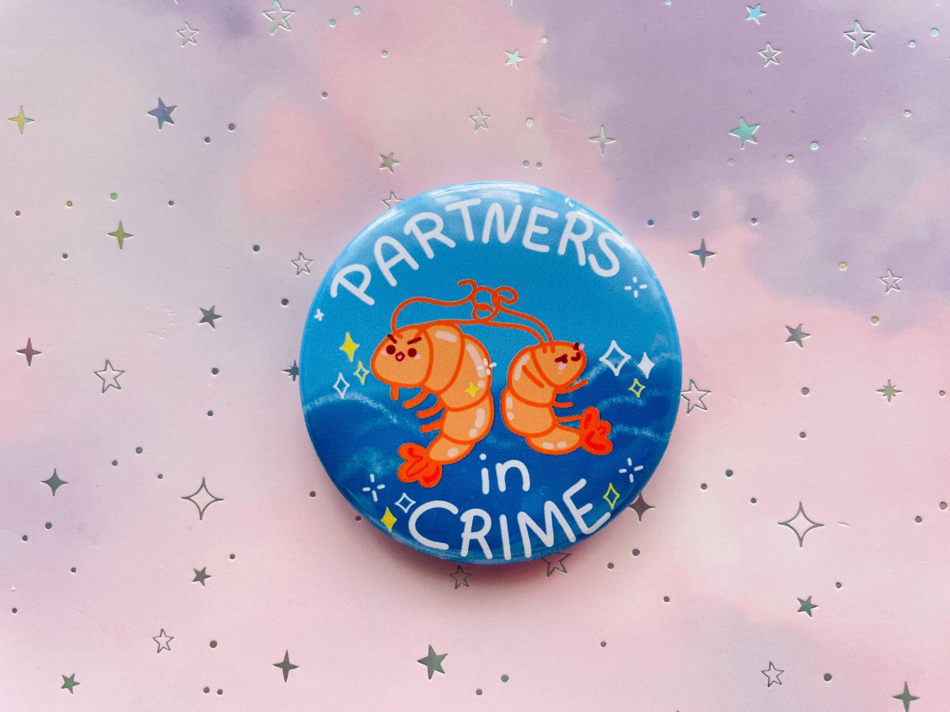 Shrimp Button Kawaii Partners in Crime Badge Acryl Garnele Brosche Small Gift von MoondropAtelier