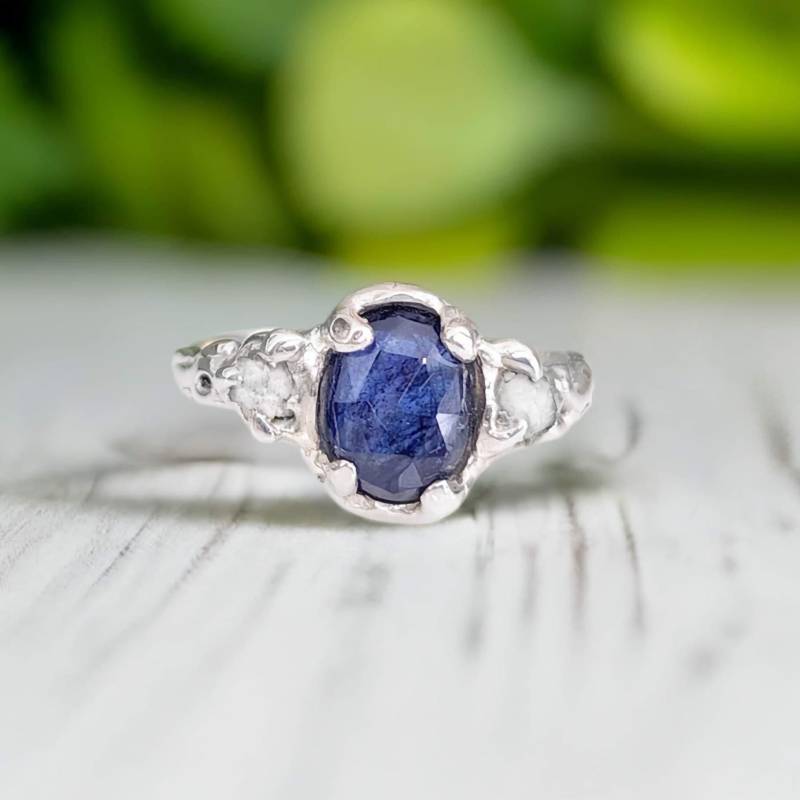 Blauer Saphir Und Rohdiamant Ring Rustikales Sterling Silber Blauer Saphir Und Rohdiamant Ring Rustikales Sterling Silber von MoondropCreationsCA