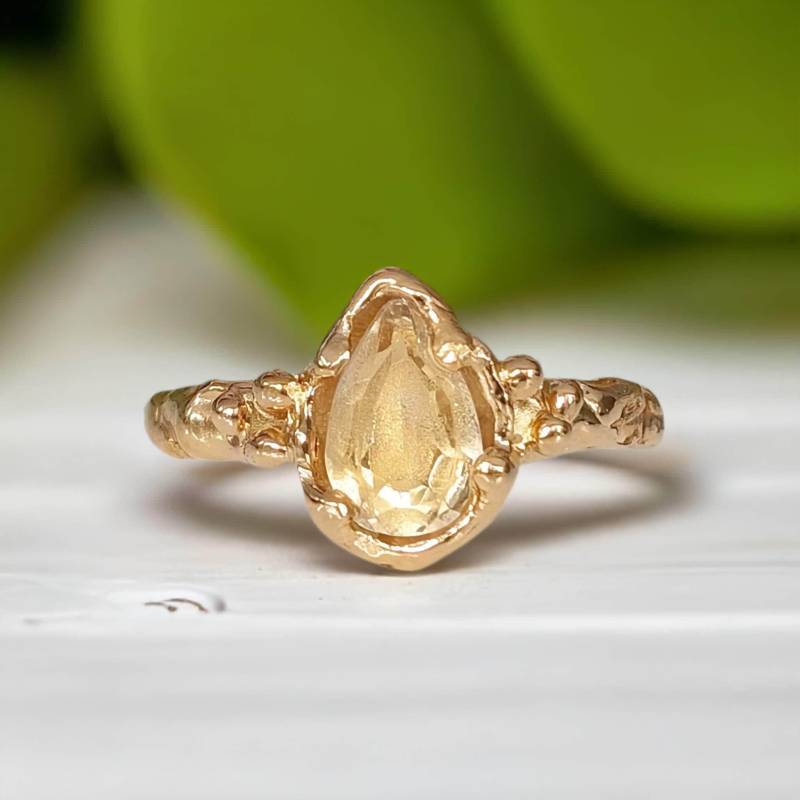 Citrin Verlobungsring, Rustikaler Gold Ring, Einzigartiger November Geburtsstein, Natur Inspirierter Gelber Kristall Ring Citrin Verlobungsring, Rustikaler Gold Ring, Einzigartiger November Geburtsstein, Natur Inspirierter Gelber Kristall Ring von MoondropCreationsCA
