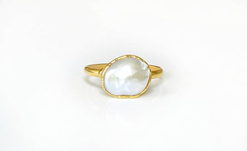 Süßwasserperlenring, Keshi Perlenring, Juni Geburtssteinring, Goldperlenring, Statement-Ring, Einzigartiger Verlobungsring, Birthstone Schmuck Süßwasserperlenring, Keshi Perlenring, Juni Geburtssteinring, Goldperlenring, Statement-Ring, Einzigartiger Verlobungsring, Birthstone Schmuck von MoondropCreationsCA
