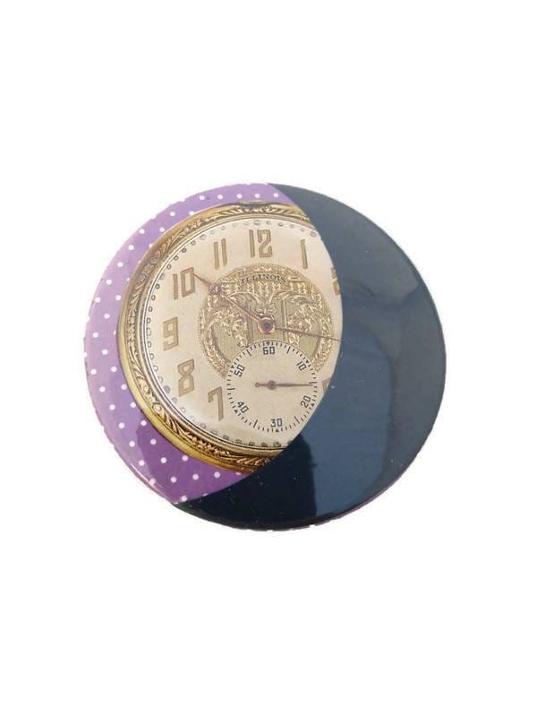 Fine Art Collage Button Pin - Handgefertigte Unikat Schmuckuhr Fine Art Collage Button Pin - Handgefertigte Unikat Schmuckuhr von MoondustJewels85
