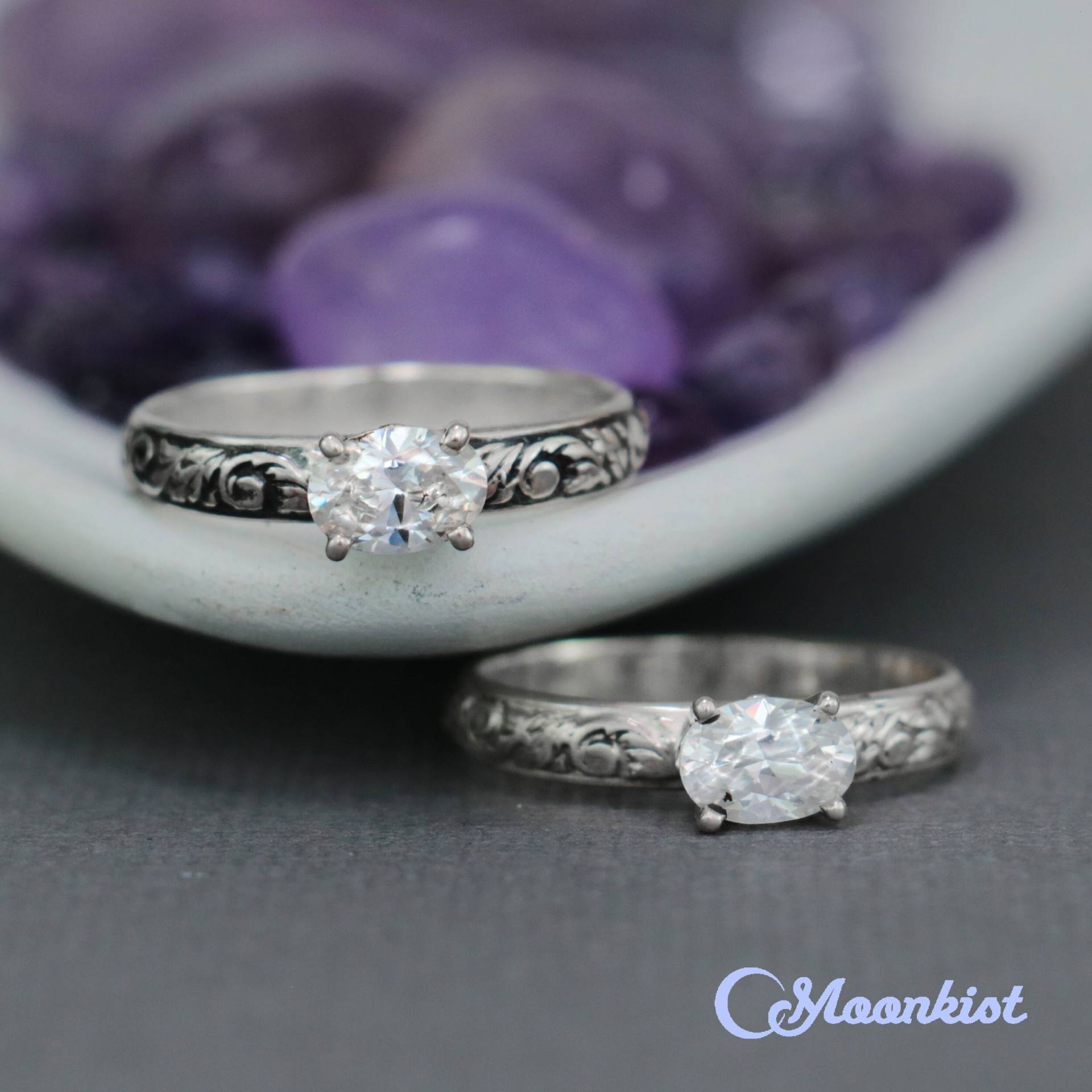 Ost West Oval Damen Moissanit Ring, Diamant Alternative Verlobungsring, Antike Ranke Und Reben Versprechen Ring | Mondkist Designs von MoonkistDesigns
