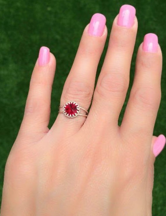 Granat Ring Rot Siam Swarovski Kristall Silber Steinring Cocktail-Doppelband-Ring von MoonliDesigns
