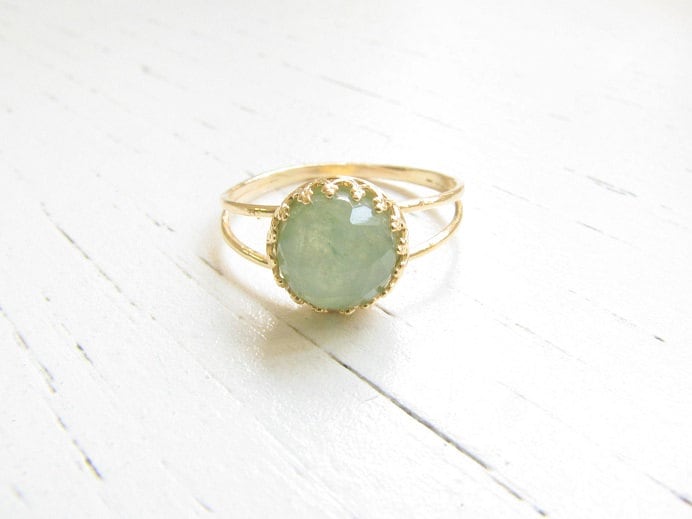 Jade Ring Natürliche Edelstein Gold Schmuck Grüner Stein Mai Geburtsstein von MoonliDesigns