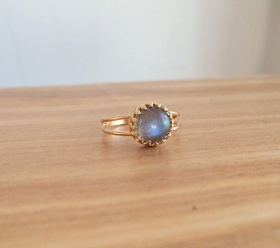 Natürlicher Labradorit Ring, Gold Echter Edelstein Natürlicher Labradorit, Naturstein, Dunkler Regenbogen von MoonliDesigns
