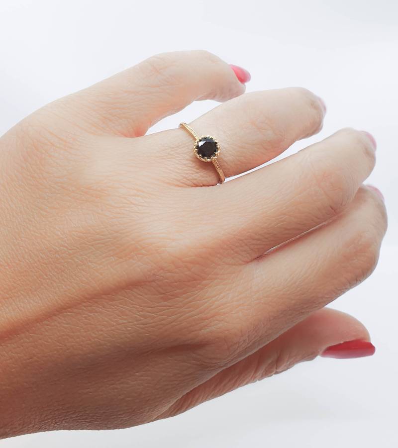 Onyx Ring Schwarzer Jet Dünner Schwarzer Diamant Tiny Stapeln von MoonliDesigns