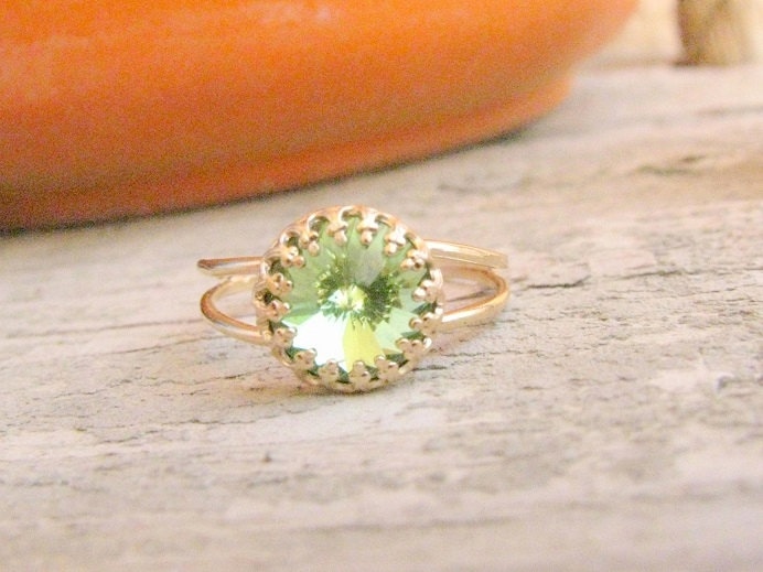 Peridot Ring Gold August Birthstone Schmuck Vintage Cocktail Grüner Stein von MoonliDesigns